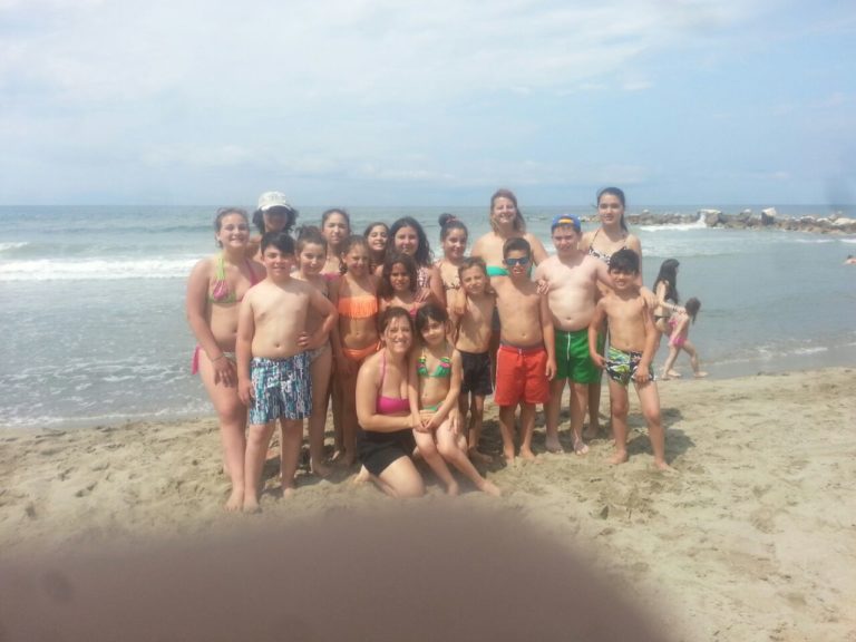 Casapesenna, giornata al mare con l’associazione Ultimi