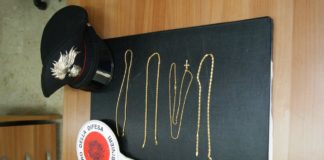 Bagnoli Irpino: tenta di piazzare monili taroccati, denunciato