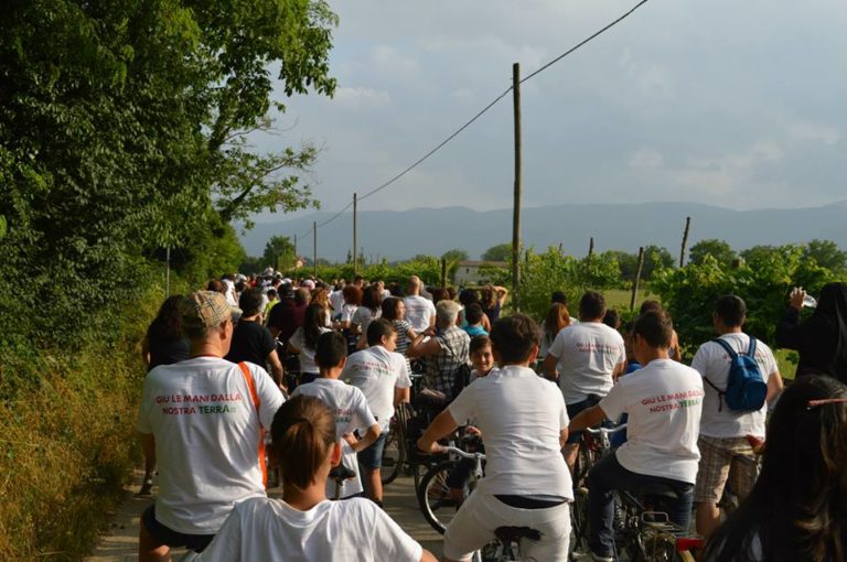 Alife: centinaia in bici per dire no al biodigestore