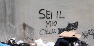 Aversa: Santa Maria a Piazza deturpata dalla spazzatura, anche Google fotografa lo scempio FOTO