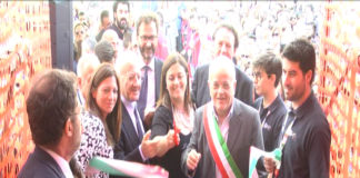 Casal di Principe: taglio del nastro per ‘La luce vince l’ombra’, Natale e Letizia: “Un miracolo” GUARDA I VIDEO