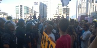 Disoccupati, precari e lavoratori Hp assediano il consiglio regionale FOTO e VIDEO