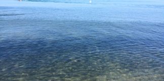 Litorale Domizio: i lidi postano le foto dell’acqua trasparente