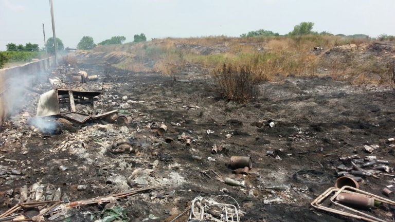 Giugliano: nuovo incendio nell’ex discarica Resit. Il sindaco: “Le ecomafie non riposano”