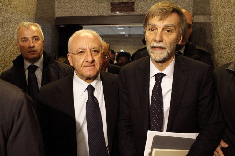Alta velocità, ministro Delrio ad Afragola: “700 nuovi treni per i pendolari”. Colloquio De Luca-Bassolino