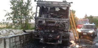 Paura nella notte nel Beneventano: camion a fuoco, indagano i carabinieri FOTO