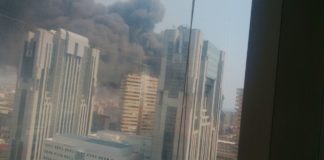 FOTO ESCLUSIVE Spaventoso incendio a Napoli, alte colonne di fumo. Centro direzionale avvolto da nube nera