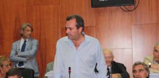 Napoli: maratona di 22 ore, De Magistris supera lo scoglio del bilancio di previsione