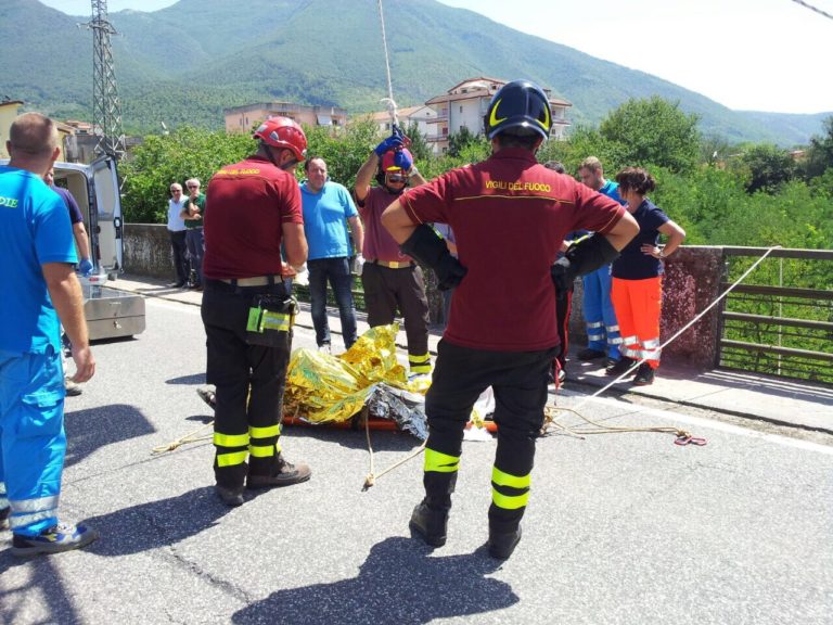 FOTOGALLERY ESCLUSIVA Mignano Montelungo: giovane si toglie la vita lanciandosi da un ponte