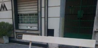 Aversa: ‘dal sarcofago al tauto’, ecco come avrebbero dovuto essere le panchine e i marciapiedi in via Roma FOTO