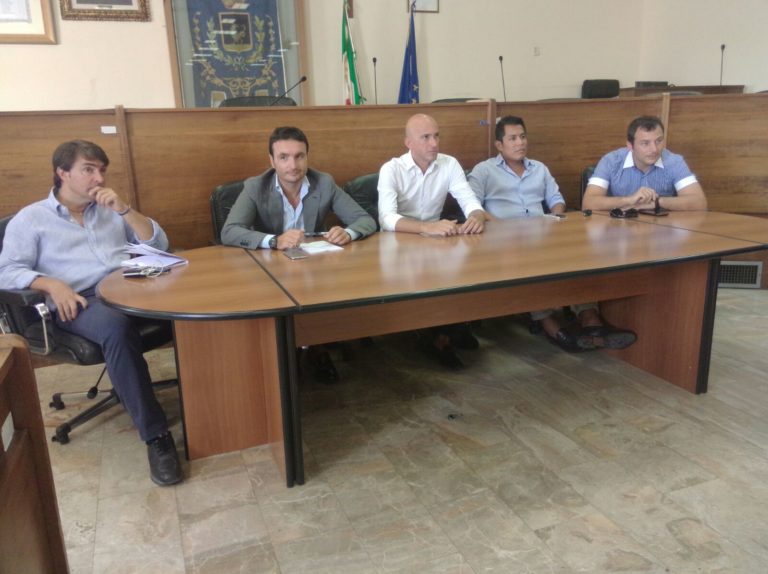Aversa, l’opposizione in aula consiliare. Galluccio: Sagliocco sia vittima che carnefice, ha distrutto i partiti. Schiacciato dai ricatti