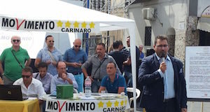 Carinaro, Movimento 5 Stelle in piazza. Presenti i grillini di Cesa
