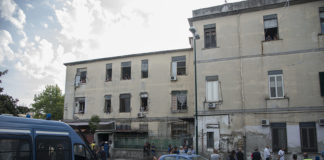 VIDEO Napoli: tentativo di sgombero a Ponticelli, le famiglie: “Noi da qui non ce ne andiamo”
