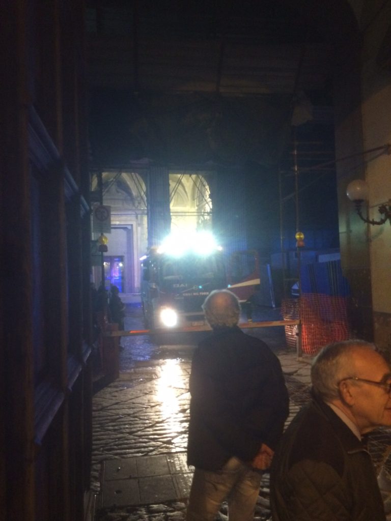 Aversa: crollo nel complesso dell’Annunziata, soccorsi sul posto. Morto un operaio   FOTO ESCLUSIVE