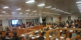 Bagarre in consiglio regionale, D’Amelio soccorsa dal 118: maggioranza denuncia prevaricazione dei 5 stelle