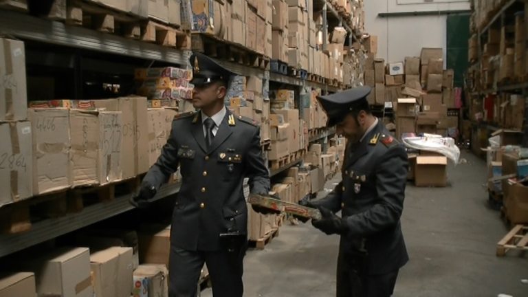 Aversa: sequestrati 20mila articoli con marchio Ce contraffatto