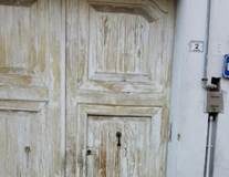 Casapulla: torre Eiffel cerchiata e con la scritta Isis, choc in strada. Preso 46enne