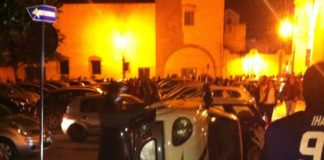 Aversa: incredibile nel cuore della movida, minicar ribaltata per gioco FOTO