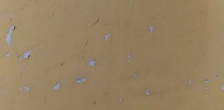 Cesa: striscione con refuso, l’opposizione attacca Guida