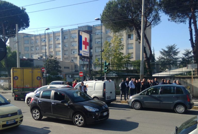 Aversa, vertenza appalto pulizie Asl:  nuova manifestazione dei lavoratori al Moscati