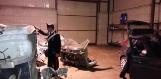 Maddaloni: scoperto capannone con auto rubate, denunciata 56enne