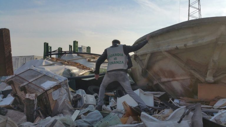 San Nicola la Strada: sequestrata discarica abusiva a ridosso della zona industriale