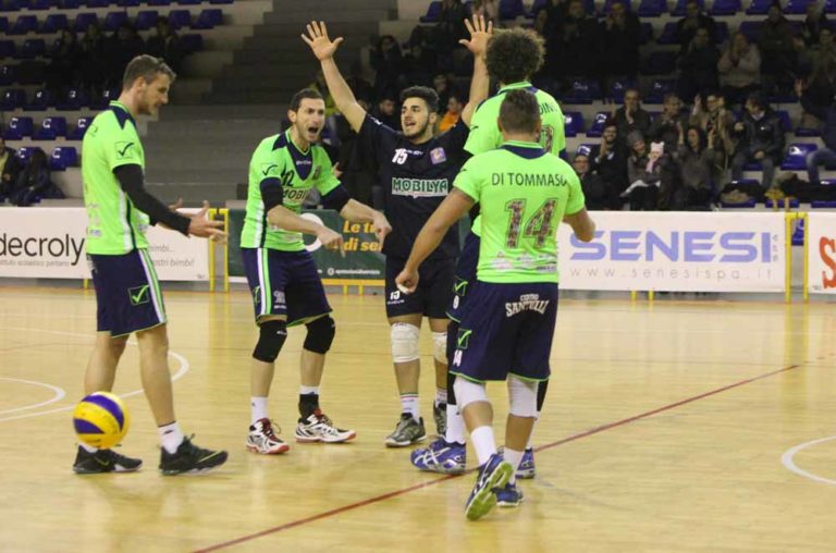 Volley, Mobilya Aversa vince e agguanta la vetta