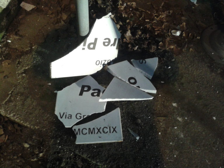 Maddaloni: vandalizzata piazzeta San Pio in via Grotticella