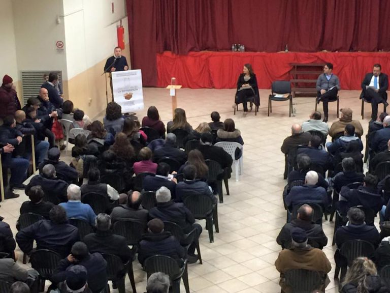 Villa Literno, sala Splendore gremita per l’opposizione