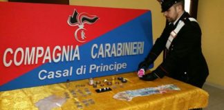 Casal di Principe: beccati con l’erba e attrezzi per confezionare dosi, due arresti