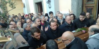 Aversa: chiesa di San Nicola gremita per l’ultimo saluto all’ex sindaco Sagliocco LE FOTO