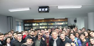 FOTO – Marcianise: il Liceo “Quercia” non dimentica le vittime della Shoah, incontro con i musicisti Mesolella e Sepe e lo scrittore Cutolo