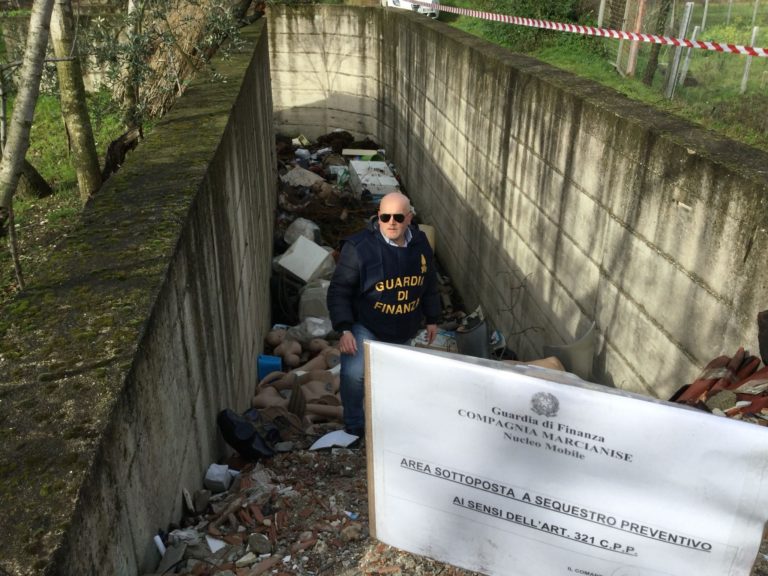 Scoperta maxi discarica illegale nell’ex Saint Gobain, scatta il blitz