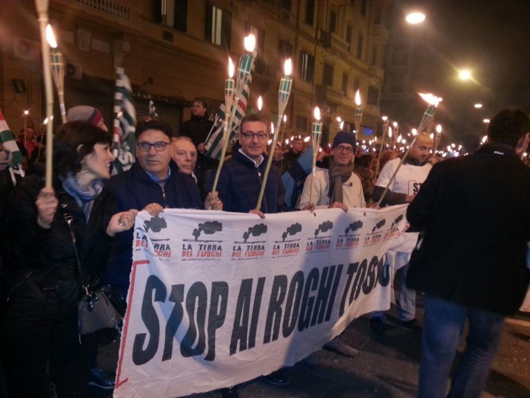 Napoli: sindacati ancora in piazza contro i roghi tossici
