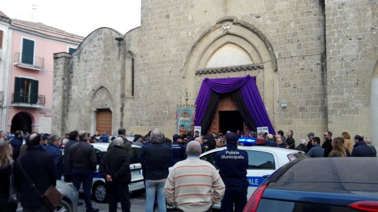 Aversa:  ultimo saluto al vigile urbano Rino Freda, la commozione dei colleghi
