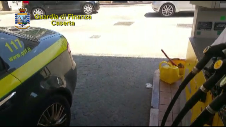 Caserta:  distributore carburante senza sigilli, denunciato titolare