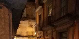 Capua: anziana sola in casa cade e non riesce a rialzarsi, vigili costretti a sfondare porta per soccorsi