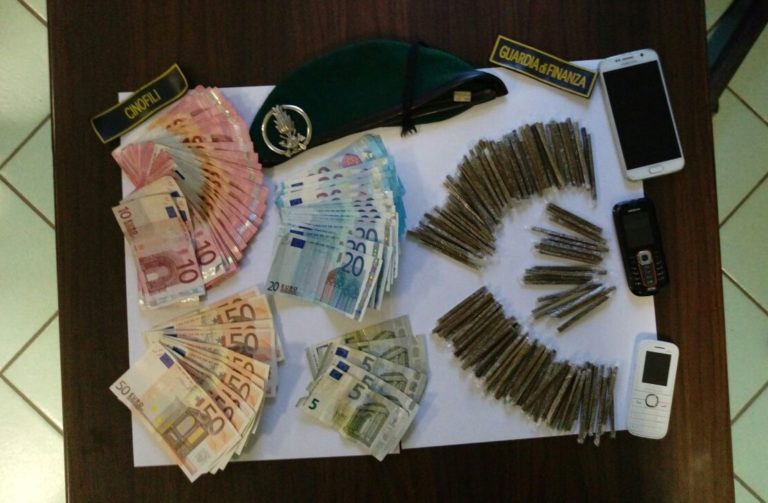 Aversa: finanza becca pusher alla stazione, in manette