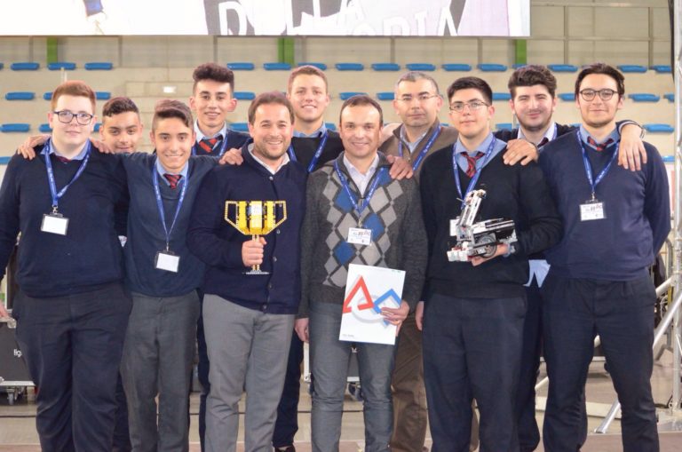 Maddaloni: gli studenti del Villaggio dei Ragazzi vincono i campionato nazionali di robotica