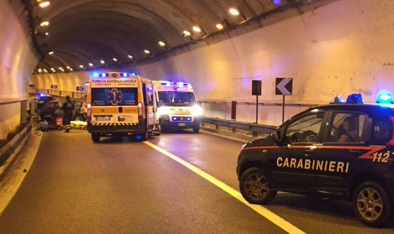 Tragedia in Irpinia, schianto frontale in galleria: muore 25enne