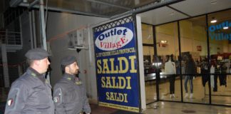 Marcianise: colpo al mercato delle false griffe, sequestrato opificio e 120mila capi pronti a esser venduti