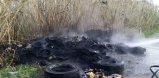 Mondragone : pneumatici in fiamme, intervengono vigili del fuoco