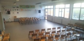 Casapesenna, arrivano nuovi banchi e sedie. De Rosa: “istruzione è priorità”