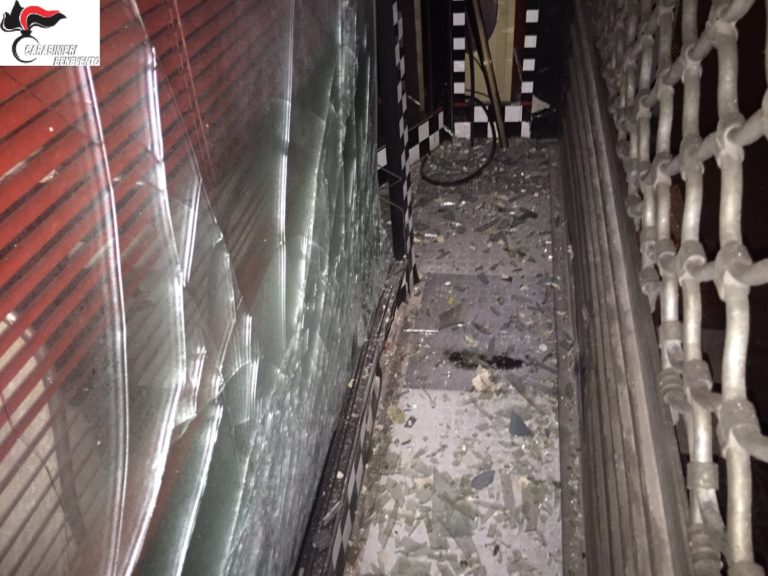 Bomba contro officina nel beneventano, individuati responsabili