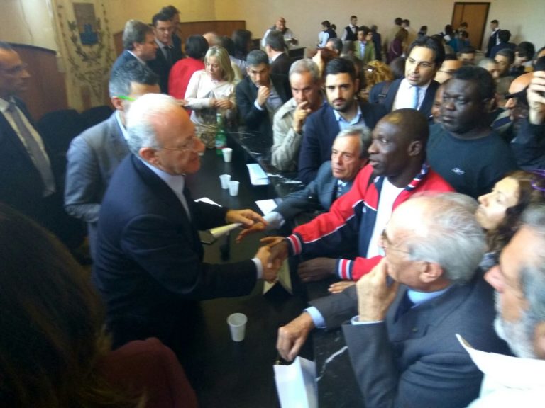 Castel Volturno, De Luca incontra i balneari e lancia cabina di regia sul modello Bagnoli