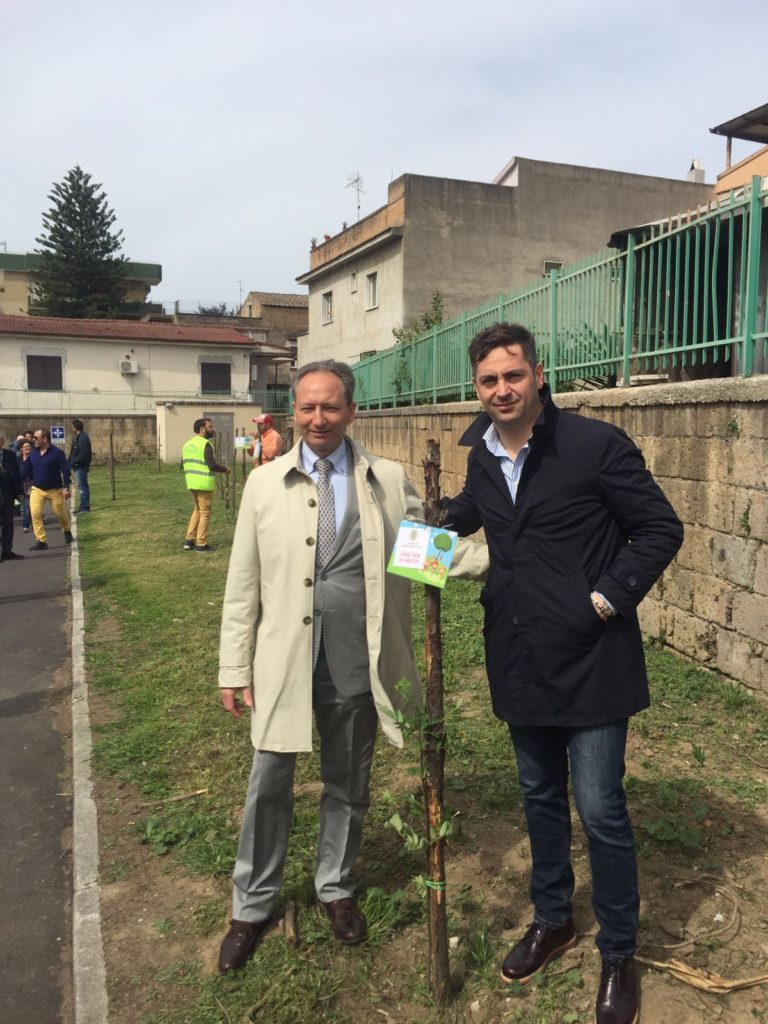 Santa Maria a Vico. “Un albero per ogni nato nel 2015” festa al Plesso Fruggieri