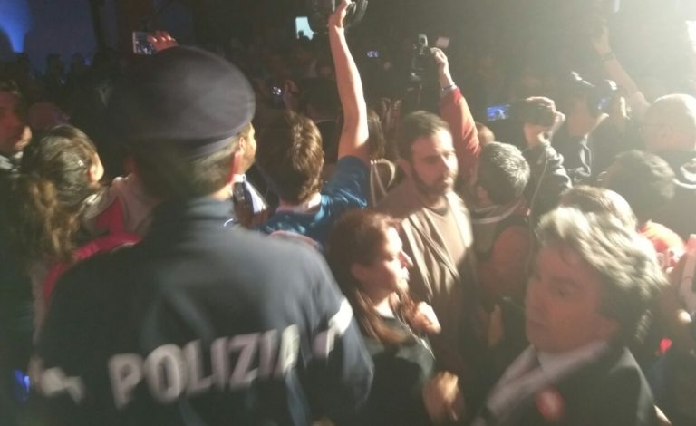 Boschi a Napoli per la Valente,  scontri davanti la Stazione Marittima