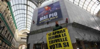 Trivelle, blitz Greenpeace in Galleria Umberto a Napoli