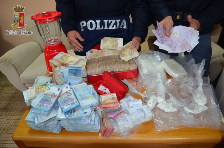 Cesa: 400mila euro in contanti e un chilo di cocaina in casa, in carcere due fidanzati
