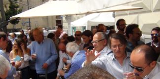 Aversa: De Cristofaro raduna i supporter in Piazza Trieste e Trento: noi il rinnovamento